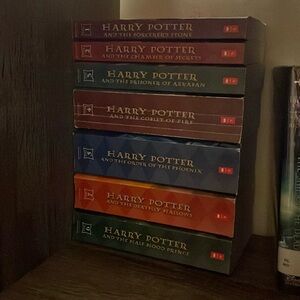 Entire Harry Potter book set.